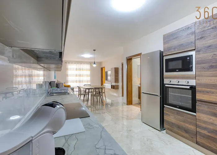 Modern 3br Close To Sliema's Promenade By 360 Estates 슬리에마