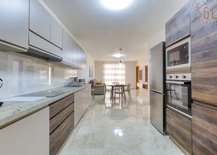 Modern 3br Close To Sliema's Promenade By 360 Estates 슬리에마