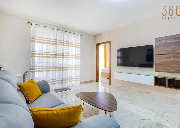 Modern 3br Close To Sliema's Promenade By 360 Estates 아파트