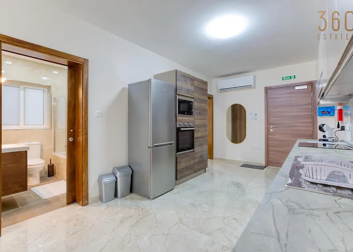 Modern 3br Close To Sliema's Promenade By 360 Estates 슬리에마