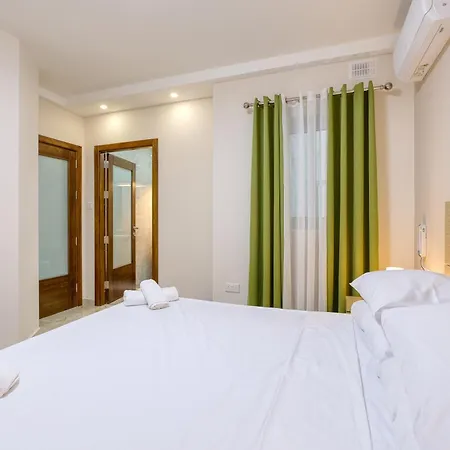 Modern 3br Close To Sliema's Promenade By 360 Estates سليمة