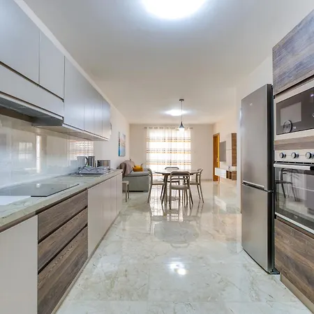 Modern 3br Close To Sliema's Promenade By 360 Estates سليمة