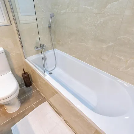 شقة Modern 3br Close To Sliema's Promenade By 360 Estates سليمة