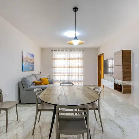 Modern 3br Close To Sliema's Promenade By 360 Estates سليمة