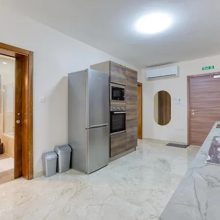 Modern 3br Close To Sliema's Promenade By 360 Estates سليمة